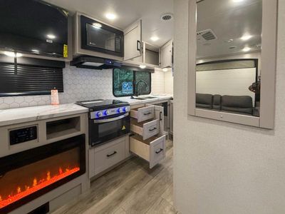 2026 Jayco Jay Feather - Photo 13
