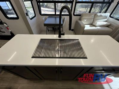 2025 Palomino Columbus - Photo 9