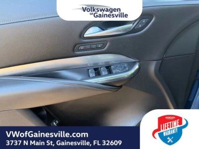 2024 Cadillac XT4 — photo 16 view