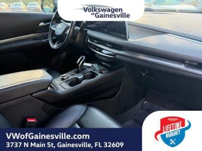2024 Cadillac XT4 — photo 10 view