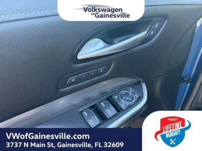 2024 Cadillac XT4 — photo 17 view