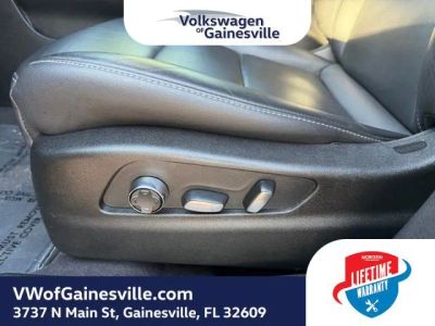 2024 Cadillac XT4 — photo 18 view