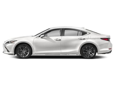 2022 Lexus ES 350 — interior view