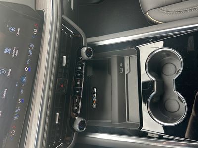 2025 Chevrolet Tahoe — photo 12 view