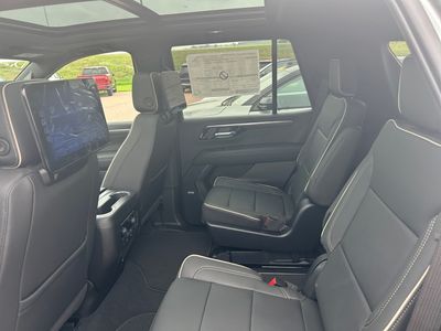 2025 Chevrolet Tahoe — photo 18 view