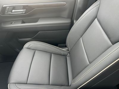2025 Chevrolet Tahoe — photo 15 view