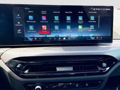 2025 BMW 3 Series — photo 30 view