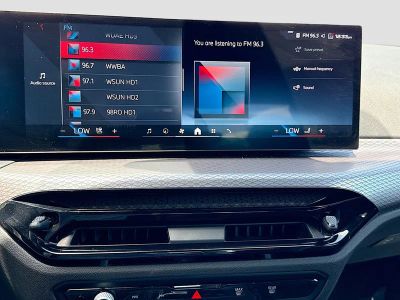 2025 BMW 3 Series — photo 32 view