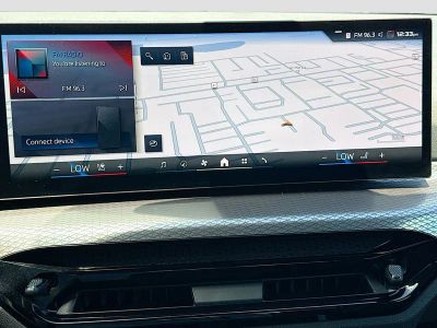 2025 BMW 3 Series — photo 33 view