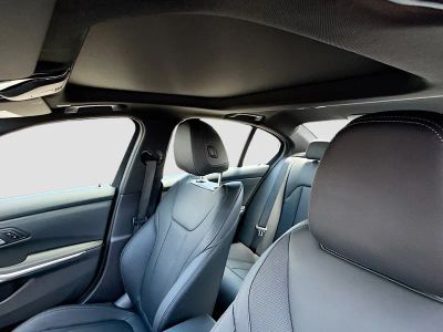 2025 BMW 3 Series — photo 27 view