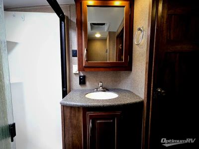 2015 Keystone Montana — photo 14 view