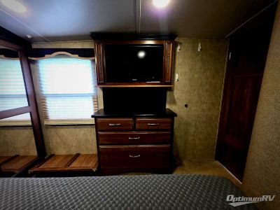 2015 Keystone Montana — photo 17 view