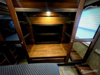 2015 Keystone Montana — photo 16 view