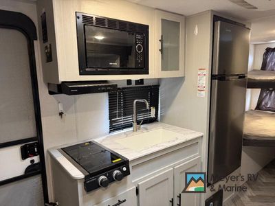 2022 Forest River RV Wildwood FSX - Photo 8