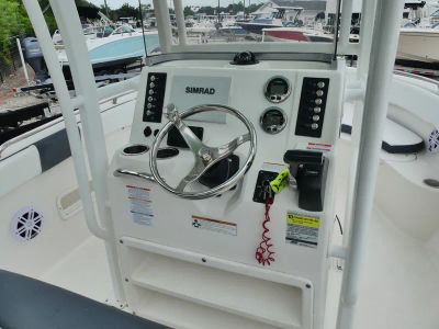 2021 Robalo R222 — photo 8 view
