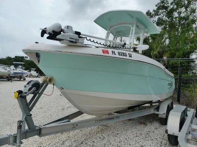 2021 Robalo R222 — rear three-quarter view