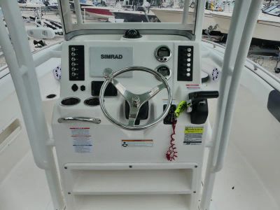 2021 Robalo R222 — photo 7 view