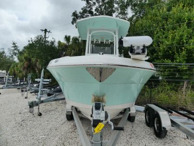 2021 Robalo R222 — side profile view
