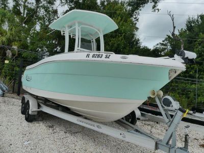 2021 Robalo R222 — front three-quarter view