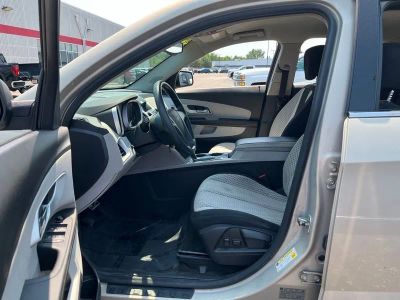 2011 Chevrolet Equinox — detail view