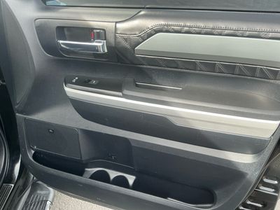 2014 Toyota Tundra 4WD Truck — photo 21 view