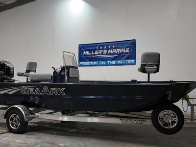 2024 SeaArk FXT 2072 Deluxe CC with Yamaha Motor — front three-quarter view