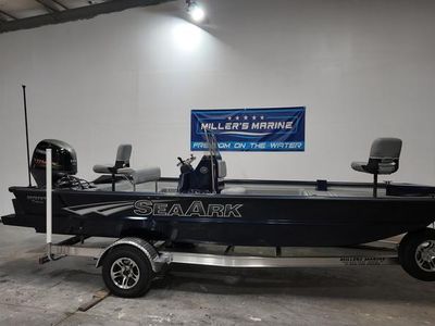 2024 SeaArk FXT 2072 Deluxe CC with Yamaha Motor — side profile view