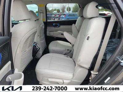 2026 Kia Sorento Hybrid — photo 13 view