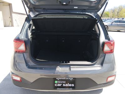 2025 Hyundai Venue — photo 11 view
