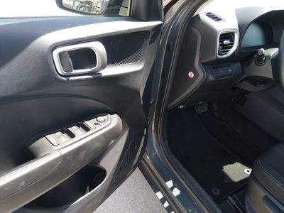 2025 Hyundai Venue — photo 13 view