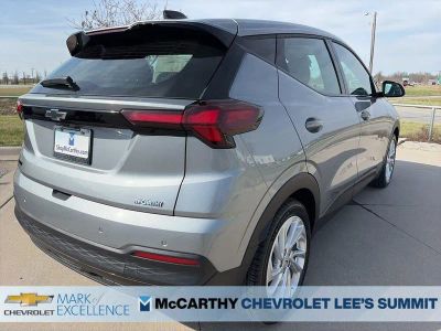 2027 Chevrolet Bolt - Photo 8