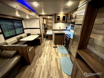 2022 CrossRoads Zinger Lite — interior view