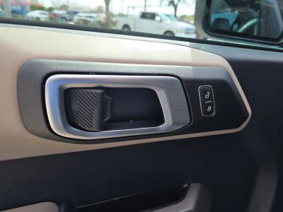 2023 Ford Bronco — photo 18 view