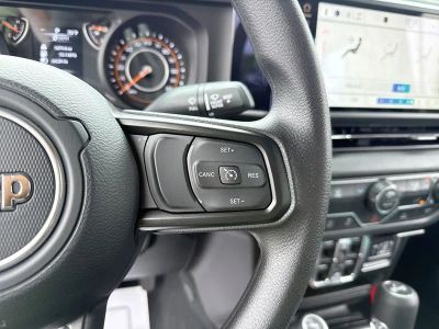 2026 Jeep Wrangler — photo 17 view