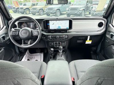 2026 Jeep Wrangler — photo 27 view