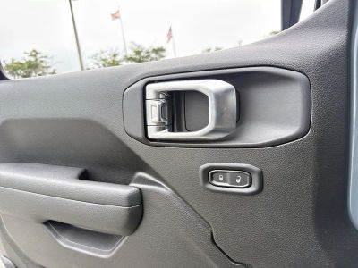 2026 Jeep Wrangler — photo 14 view