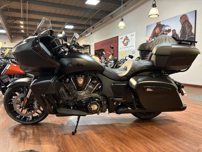 2025 Indian Motorcycle Pursuit Dark Horse w/PowerBand Audio Black Smoke - Photo 6