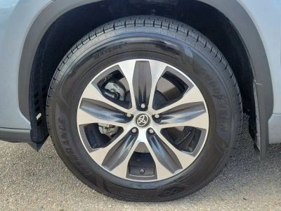 2023 Toyota Highlander — photo 9 view