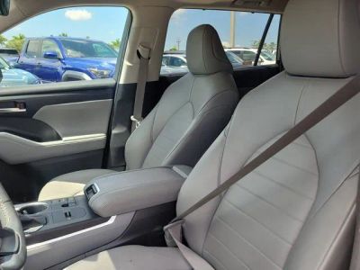 2023 Toyota Highlander — photo 28 view