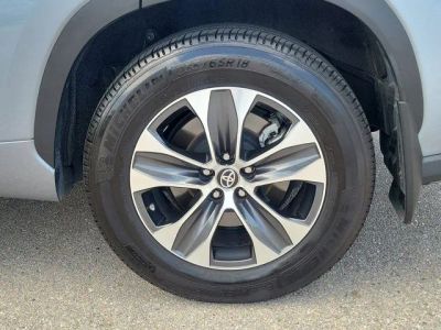 2023 Toyota Highlander — photo 12 view