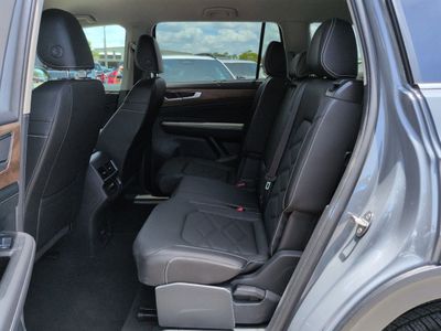 2026 Volkswagen Atlas — photo 14 view