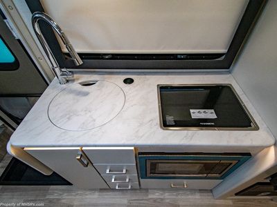 2026 Thor Motor Coach Axis - Photo 13