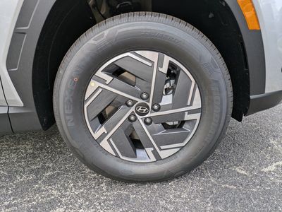 2026 Hyundai TUCSON HYBRID — photo 11 view