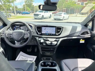 2026 Chrysler Pacifica — photo 24 view