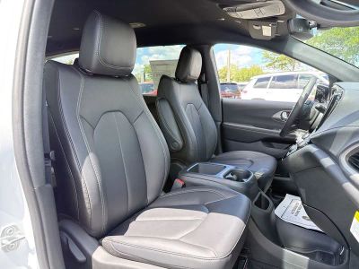 2026 Chrysler Pacifica — photo 25 view
