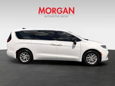 2026 Chrysler Pacifica — side profile view