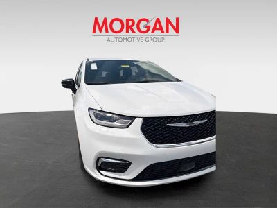 2026 Chrysler Pacifica — photo 9 view