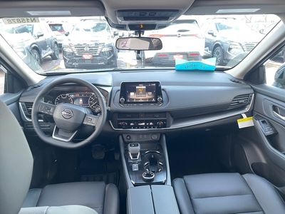 2026 Nissan Rogue — photo 10 view