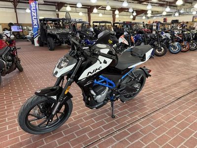 2025 CFMOTO 300NK - Photo 3