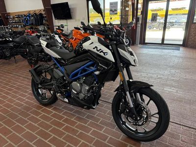 2025 CFMOTO 300NK - Photo 2